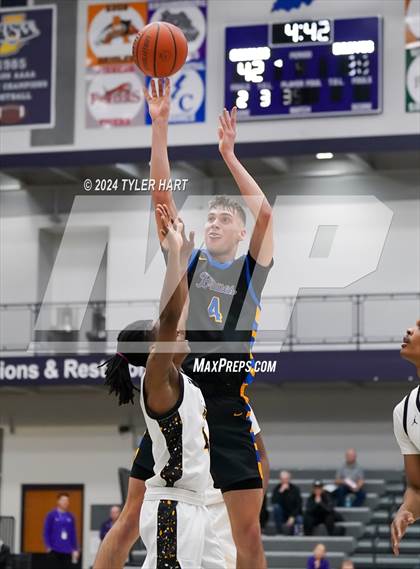 Thumbnail 1 in Fort Wayne Blackhawk Christian vs. Avon (Sneakers for Santa Shootout) photogallery.