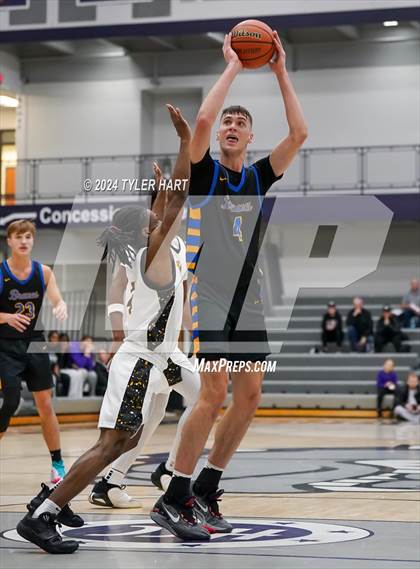 Thumbnail 2 in Fort Wayne Blackhawk Christian vs. Avon (Sneakers for Santa Shootout) photogallery.