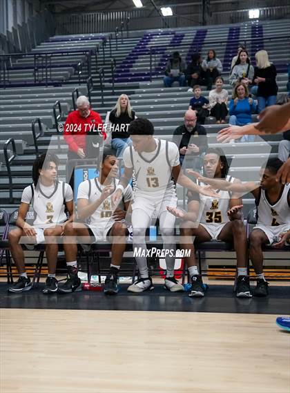Thumbnail 2 in Fort Wayne Blackhawk Christian vs. Avon (Sneakers for Santa Shootout) photogallery.