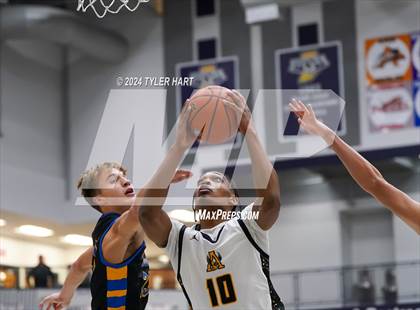 Thumbnail 3 in Fort Wayne Blackhawk Christian vs. Avon (Sneakers for Santa Shootout) photogallery.