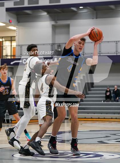 Thumbnail 1 in Fort Wayne Blackhawk Christian vs. Avon (Sneakers for Santa Shootout) photogallery.