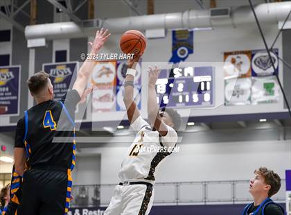 Thumbnail 3 in Fort Wayne Blackhawk Christian vs. Avon (Sneakers for Santa Shootout) photogallery.