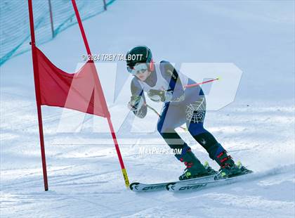 Thumbnail 1 in NYSPHSAA Section V Class A &B Giant Slalom Final (First Run) photogallery.