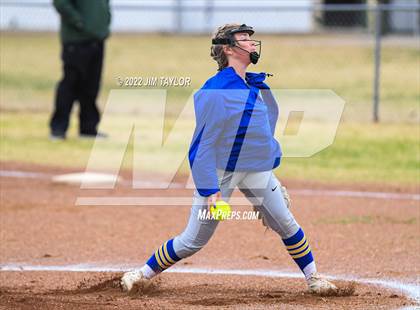Thumbnail 3 in Lipan @ Santo photogallery.