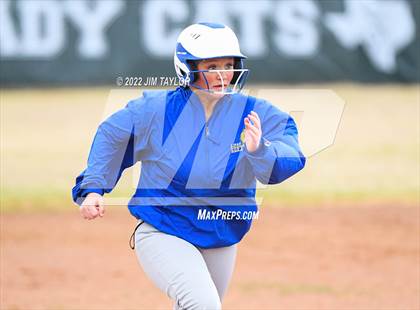 Thumbnail 1 in Lipan @ Santo photogallery.