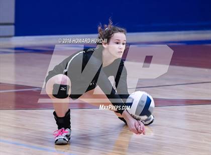 Thumbnail 1 in Lindsay vs. Crawford (UIL 2A Region 2 Final) photogallery.