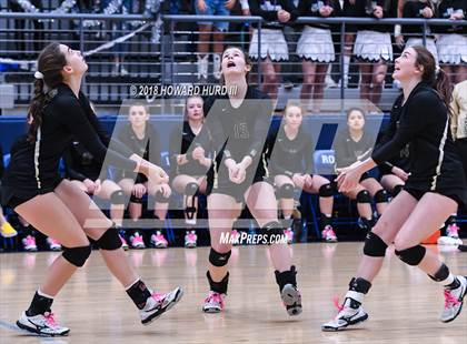 Thumbnail 1 in Lindsay vs. Crawford (UIL 2A Region 2 Final) photogallery.
