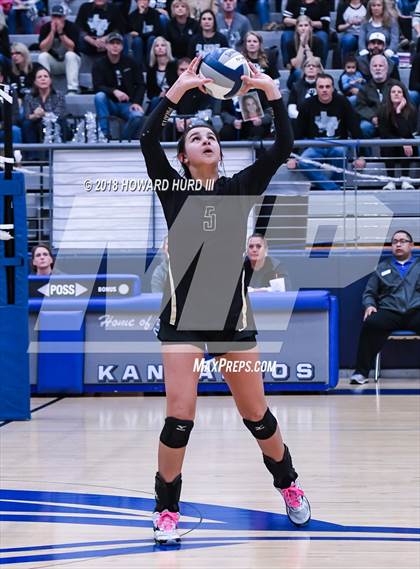 Thumbnail 2 in Lindsay vs. Crawford (UIL 2A Region 2 Final) photogallery.