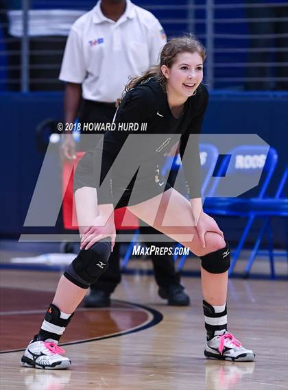 Thumbnail 3 in Lindsay vs. Crawford (UIL 2A Region 2 Final) photogallery.