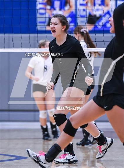 Thumbnail 3 in Lindsay vs. Crawford (UIL 2A Region 2 Final) photogallery.