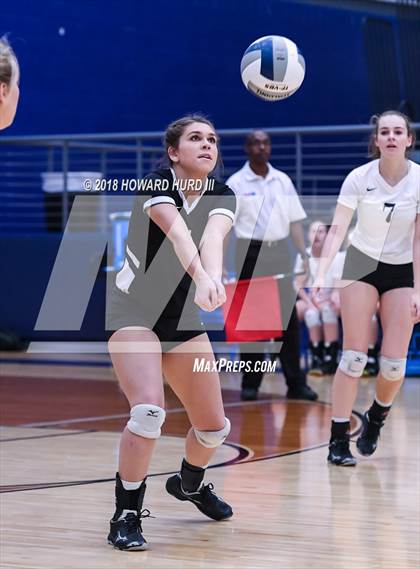Thumbnail 3 in Lindsay vs. Crawford (UIL 2A Region 2 Final) photogallery.