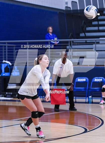 Thumbnail 1 in Lindsay vs. Crawford (UIL 2A Region 2 Final) photogallery.