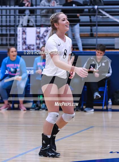 Thumbnail 1 in Lindsay vs. Crawford (UIL 2A Region 2 Final) photogallery.