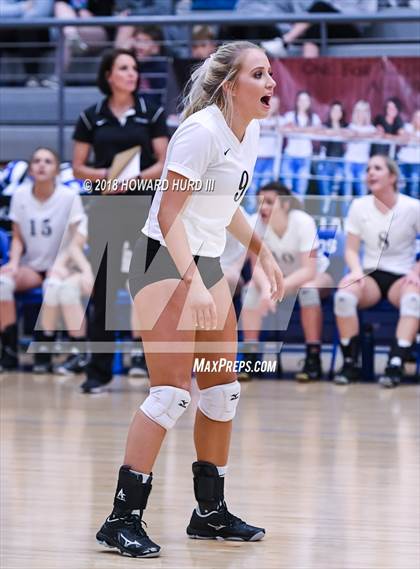 Thumbnail 3 in Lindsay vs. Crawford (UIL 2A Region 2 Final) photogallery.