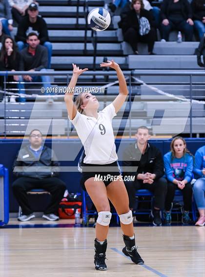 Thumbnail 1 in Lindsay vs. Crawford (UIL 2A Region 2 Final) photogallery.