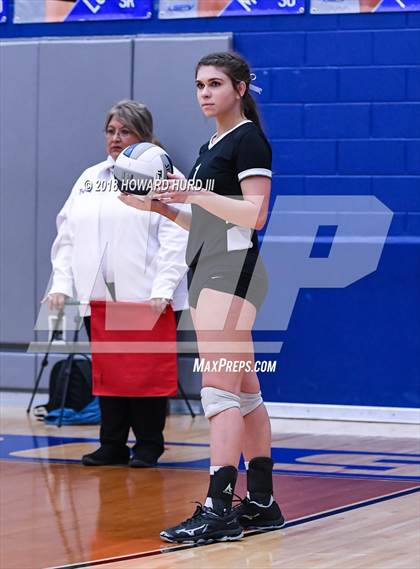 Thumbnail 2 in Lindsay vs. Crawford (UIL 2A Region 2 Final) photogallery.