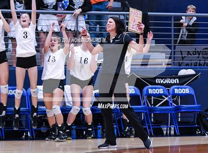 Thumbnail 3 in Lindsay vs. Crawford (UIL 2A Region 2 Final) photogallery.