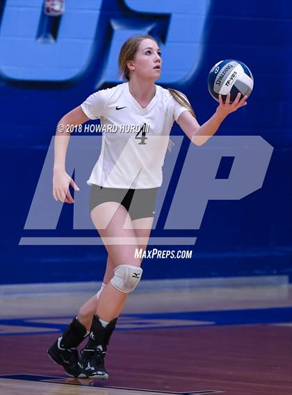 Thumbnail 2 in Lindsay vs. Crawford (UIL 2A Region 2 Final) photogallery.