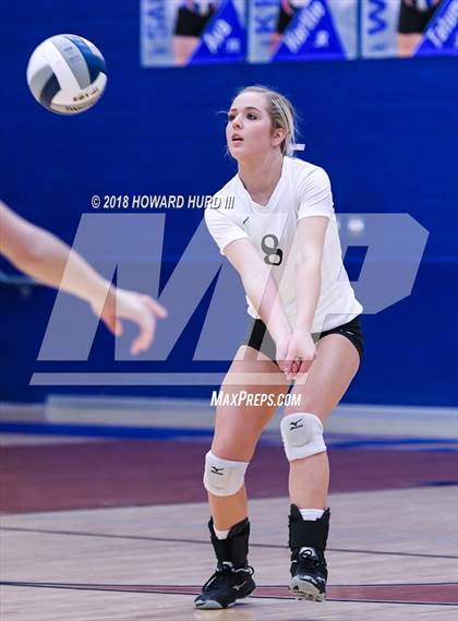 Thumbnail 1 in Lindsay vs. Crawford (UIL 2A Region 2 Final) photogallery.