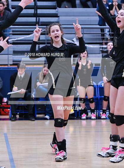 Thumbnail 1 in Lindsay vs. Crawford (UIL 2A Region 2 Final) photogallery.