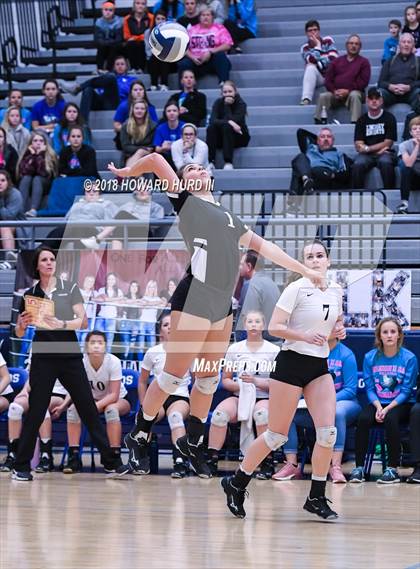 Thumbnail 1 in Lindsay vs. Crawford (UIL 2A Region 2 Final) photogallery.