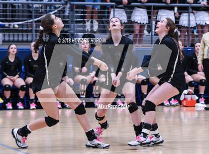 Thumbnail 2 in Lindsay vs. Crawford (UIL 2A Region 2 Final) photogallery.