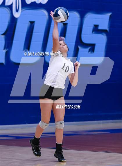 Thumbnail 2 in Lindsay vs. Crawford (UIL 2A Region 2 Final) photogallery.