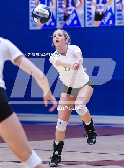 Thumbnail 2 in Lindsay vs. Crawford (UIL 2A Region 2 Final) photogallery.