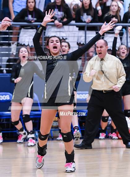 Thumbnail 3 in Lindsay vs. Crawford (UIL 2A Region 2 Final) photogallery.