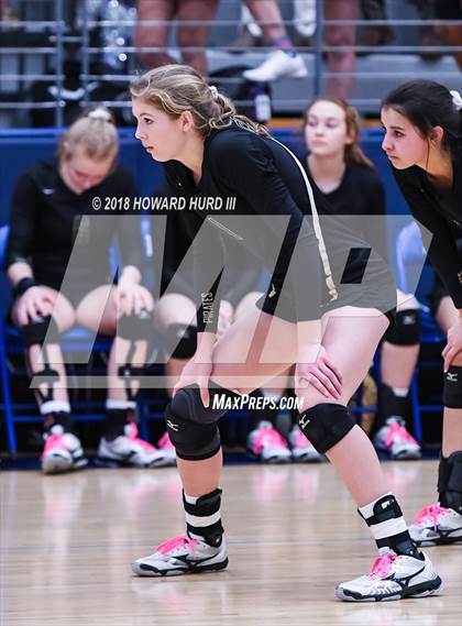 Thumbnail 2 in Lindsay vs. Crawford (UIL 2A Region 2 Final) photogallery.