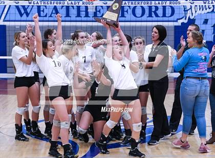 Thumbnail 1 in Lindsay vs. Crawford (UIL 2A Region 2 Final) photogallery.
