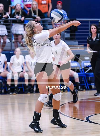 Thumbnail 1 in Lindsay vs. Crawford (UIL 2A Region 2 Final) photogallery.