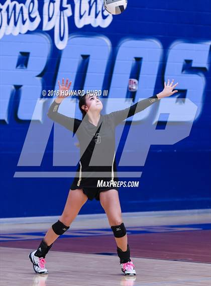 Thumbnail 1 in Lindsay vs. Crawford (UIL 2A Region 2 Final) photogallery.