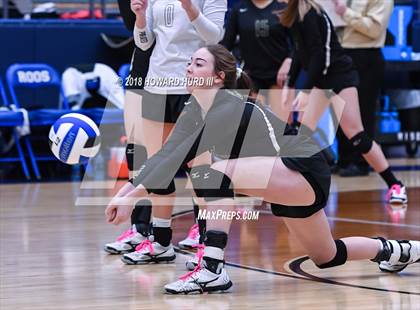 Thumbnail 3 in Lindsay vs. Crawford (UIL 2A Region 2 Final) photogallery.