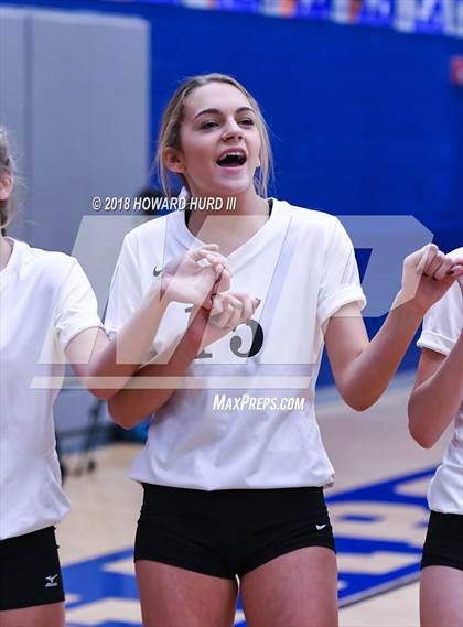 Thumbnail 2 in Lindsay vs. Crawford (UIL 2A Region 2 Final) photogallery.