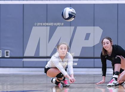 Thumbnail 3 in Lindsay vs. Crawford (UIL 2A Region 2 Final) photogallery.