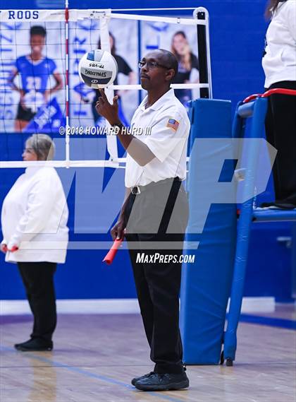 Thumbnail 1 in Lindsay vs. Crawford (UIL 2A Region 2 Final) photogallery.