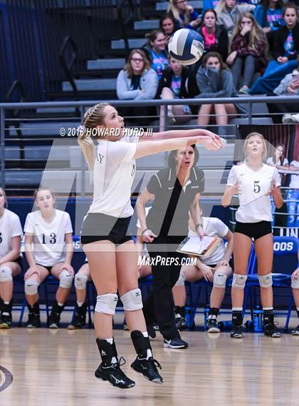 Thumbnail 2 in Lindsay vs. Crawford (UIL 2A Region 2 Final) photogallery.