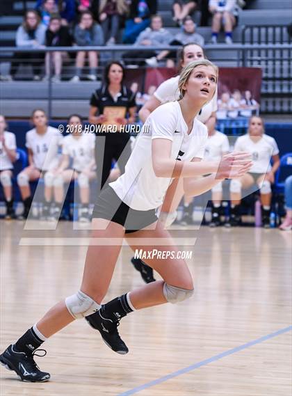 Thumbnail 3 in Lindsay vs. Crawford (UIL 2A Region 2 Final) photogallery.