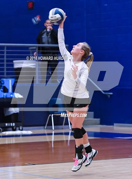 Thumbnail 2 in Lindsay vs. Crawford (UIL 2A Region 2 Final) photogallery.
