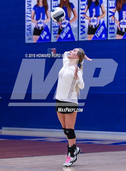 Thumbnail 1 in Lindsay vs. Crawford (UIL 2A Region 2 Final) photogallery.