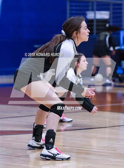 Thumbnail 2 in Lindsay vs. Crawford (UIL 2A Region 2 Final) photogallery.