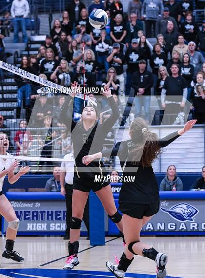 Thumbnail 1 in Lindsay vs. Crawford (UIL 2A Region 2 Final) photogallery.