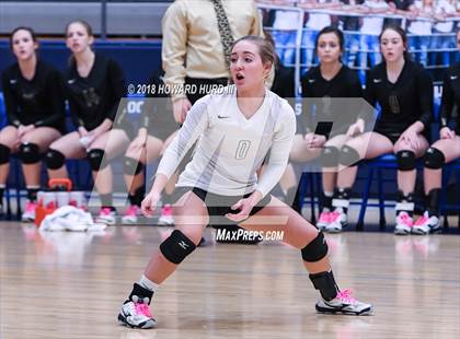 Thumbnail 2 in Lindsay vs. Crawford (UIL 2A Region 2 Final) photogallery.