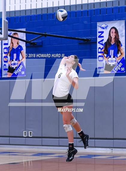 Thumbnail 3 in Lindsay vs. Crawford (UIL 2A Region 2 Final) photogallery.