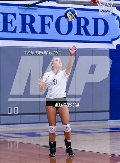 Thumbnail 1 in Lindsay vs. Crawford (UIL 2A Region 2 Final) photogallery.