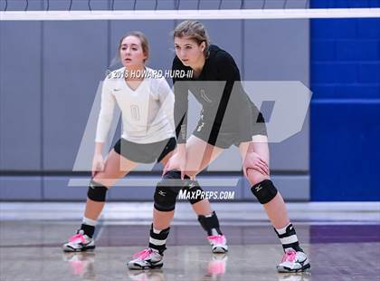 Thumbnail 2 in Lindsay vs. Crawford (UIL 2A Region 2 Final) photogallery.