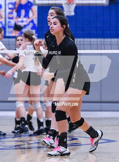 Thumbnail 1 in Lindsay vs. Crawford (UIL 2A Region 2 Final) photogallery.