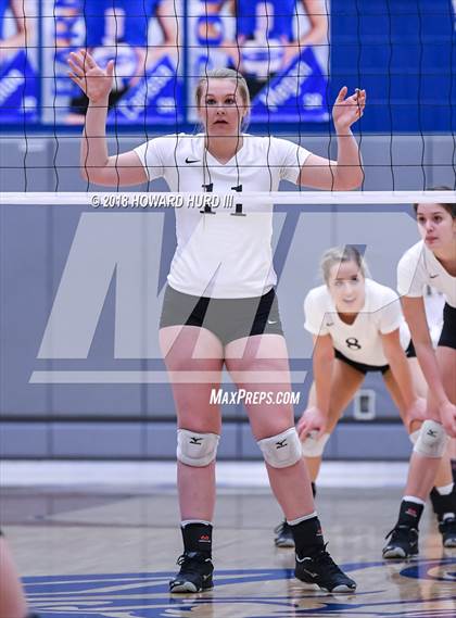 Thumbnail 1 in Lindsay vs. Crawford (UIL 2A Region 2 Final) photogallery.