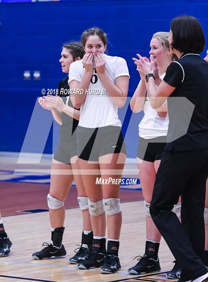 Thumbnail 3 in Lindsay vs. Crawford (UIL 2A Region 2 Final) photogallery.